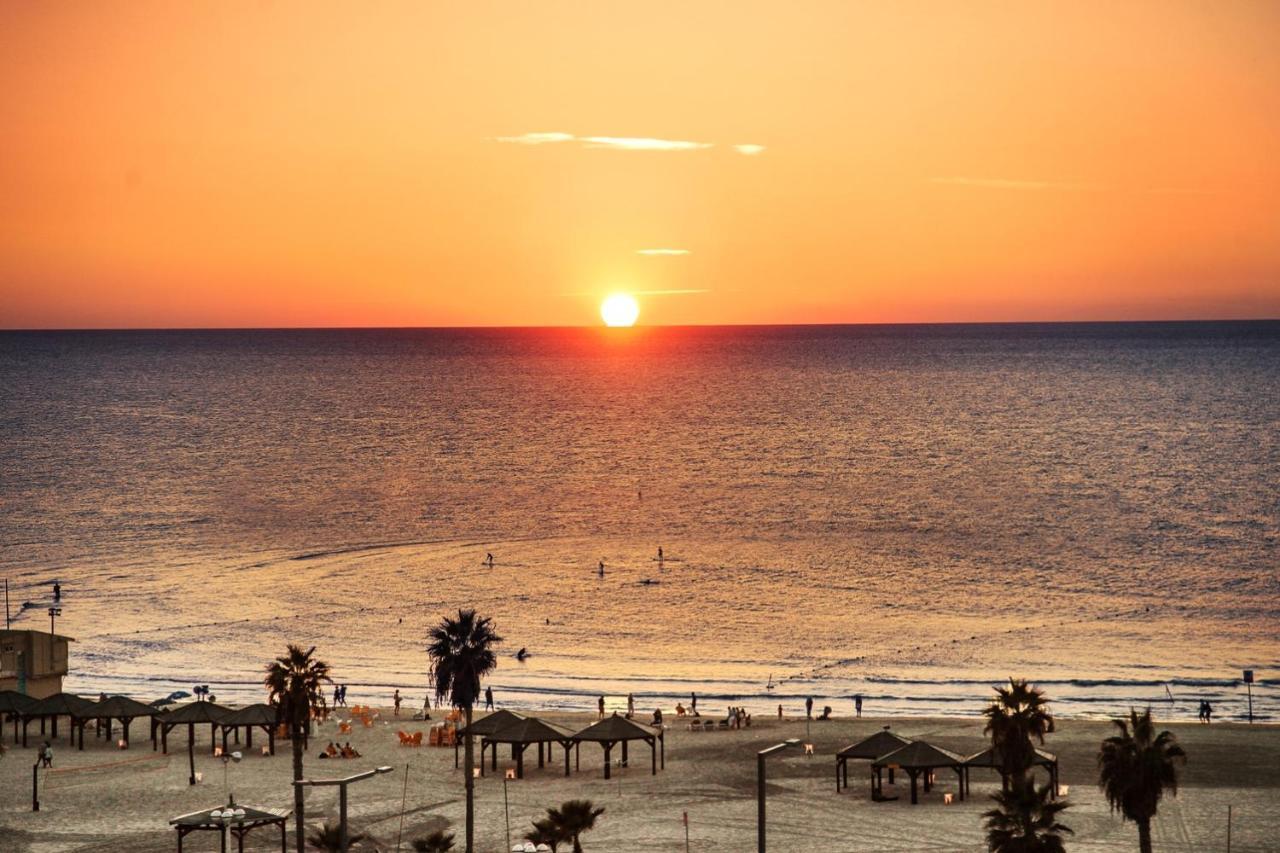 Brown Brut Seafront Hotel, A Member Of Brown Hotels Tel Aviv Exterior photo